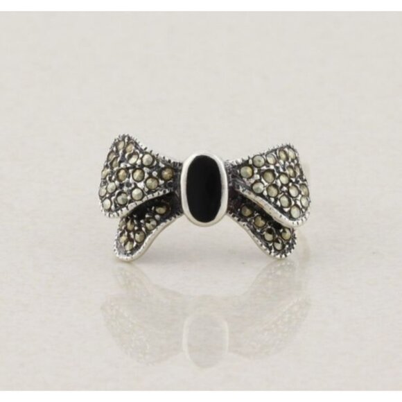 Sterling Silver Onyx and Marcasite Bow Ring Size 8 1/4 - Picture 1 of 7